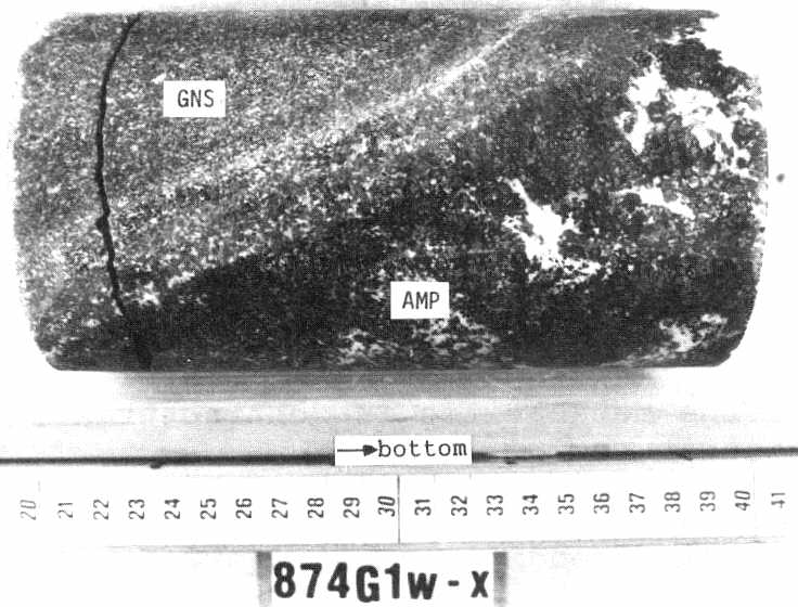 Concordant boundary between monotonous gneiss and the lower amphibolite-metagabbro sequence